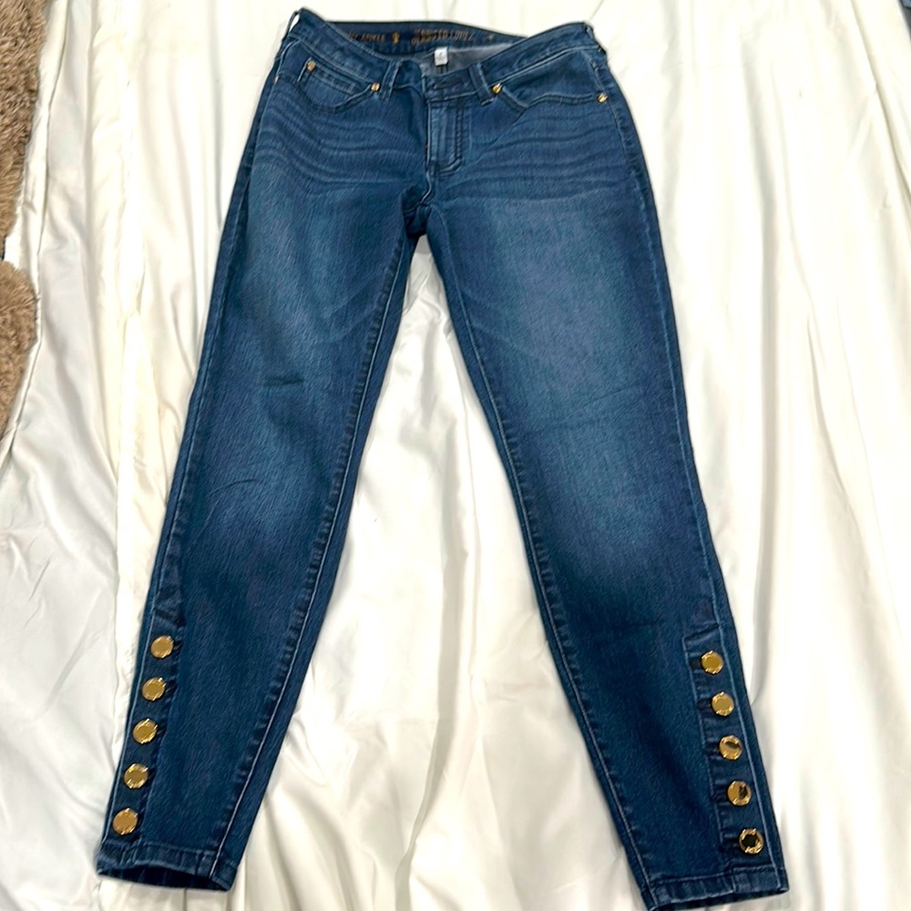 A Jennifer Lopez blue jeans, size 4, new without tags.